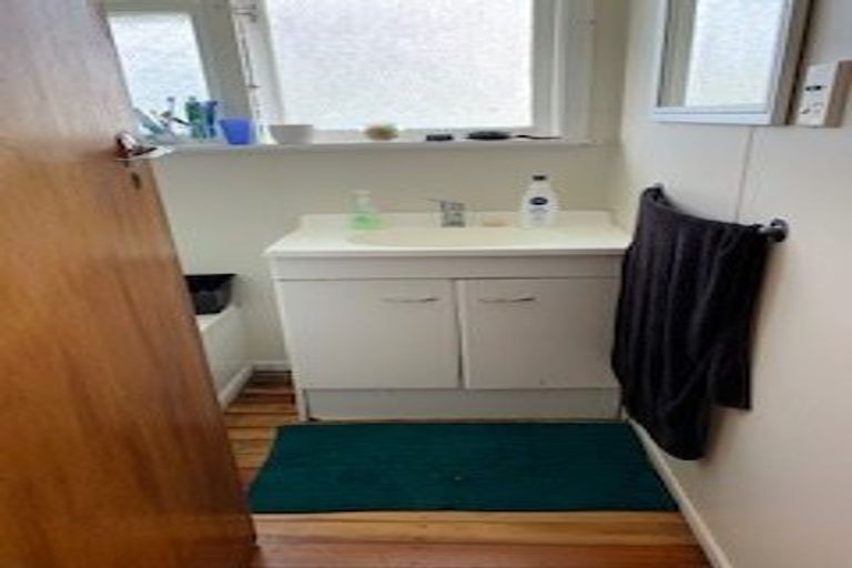 Photo of property in 60 Tremewan Street, Tawa, Wellington, 5028