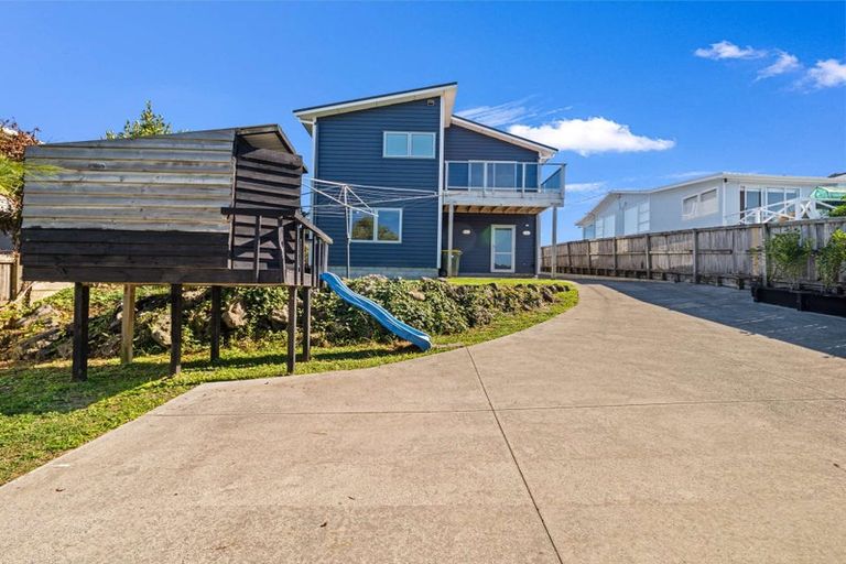Photo of property in 1319 Whangaparaoa Road, Army Bay, Whangaparaoa, 0930