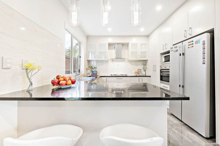 Photo of property in 1 Sunshine Lane, Flat Bush, Auckland, 2019