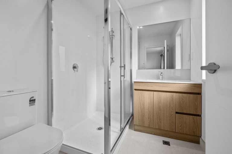 Photo of property in 16 Gossamer Drive, Pakuranga Heights, Auckland, 2010