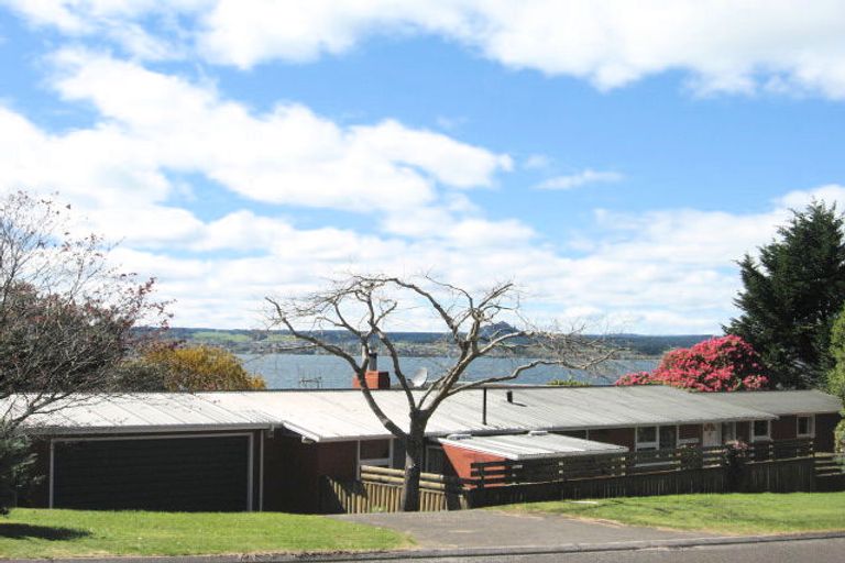 Photo of property in 25 Te Kopua Street, Acacia Bay, Taupo, 3330