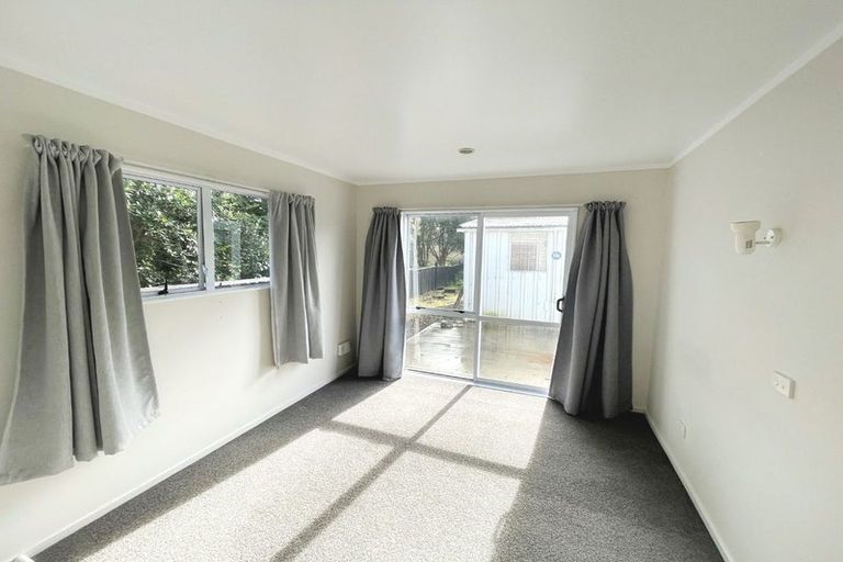 Photo of property in 36 Seaward Place, Wattle Downs, Auckland, 2103