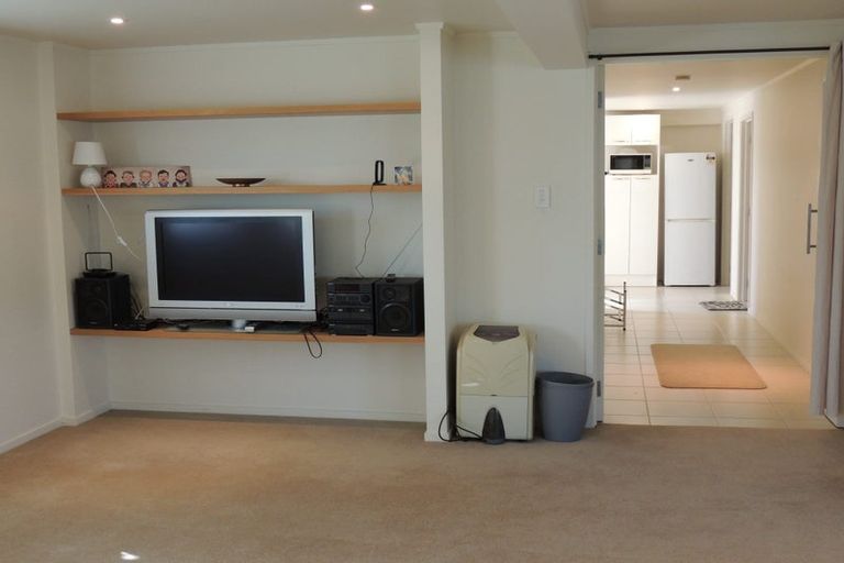 Photo of property in 18 Lavelle Road, Henderson, Auckland, 0612