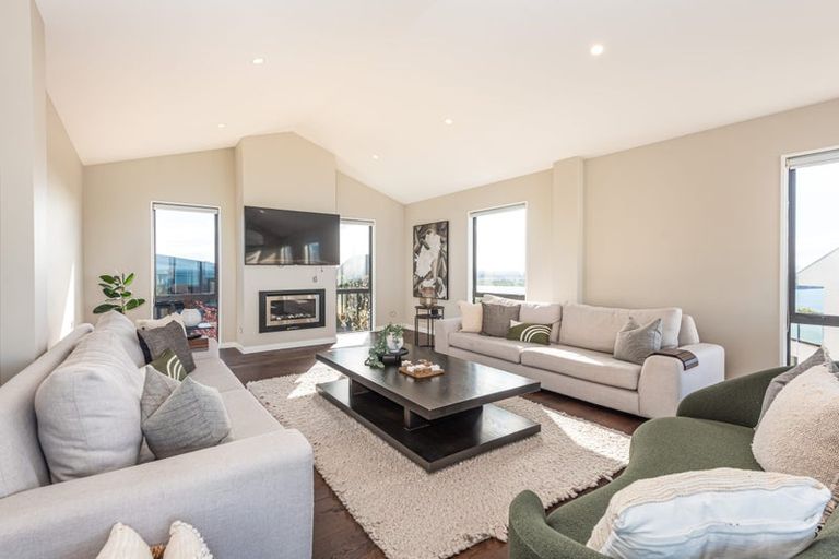 Photo of property in 2 Inverness Lane, Redcliffs, Christchurch, 8081