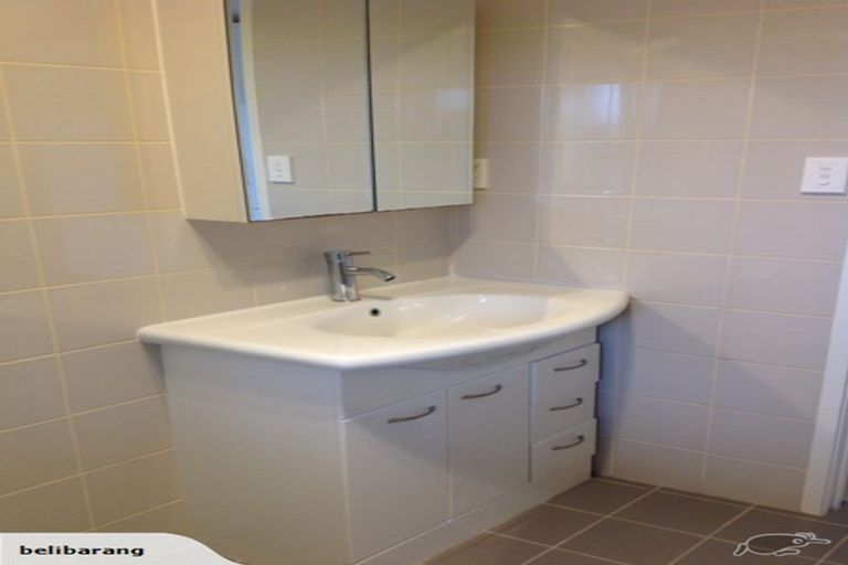 Photo of property in 13 Robin Lane, Browns Bay, Auckland, 0630