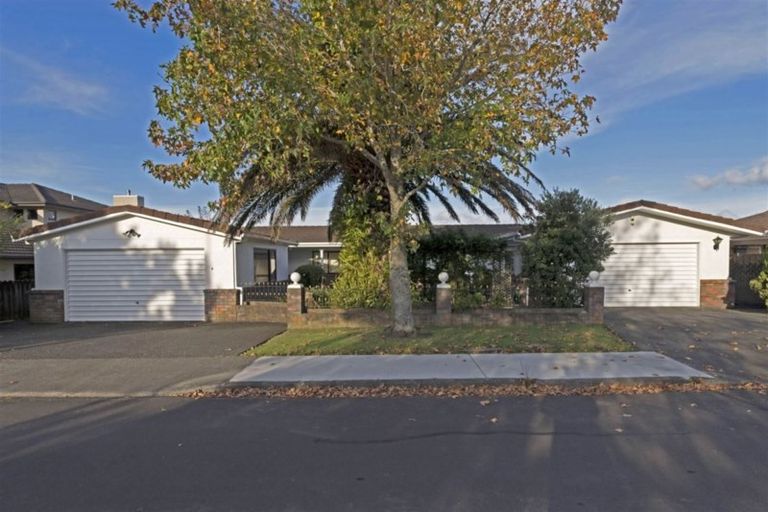 Photo of property in 3 Whiting Grove, West Harbour, Auckland, 0618