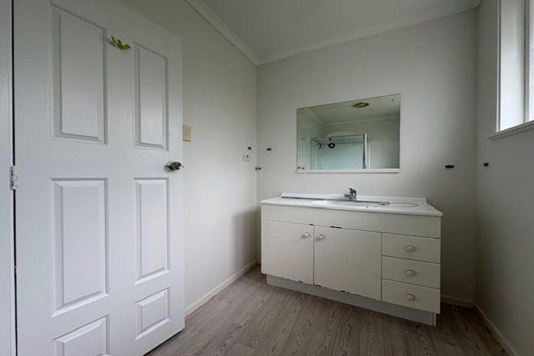 Photo of property in 12 Sullivan Avenue, Mangere Bridge, Auckland, 2022