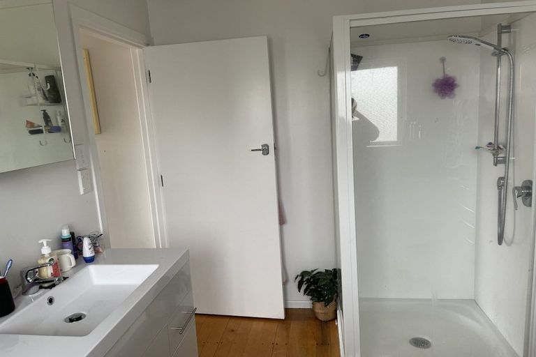 Photo of property in 12 Albert Road, Kelston, Auckland, 0602