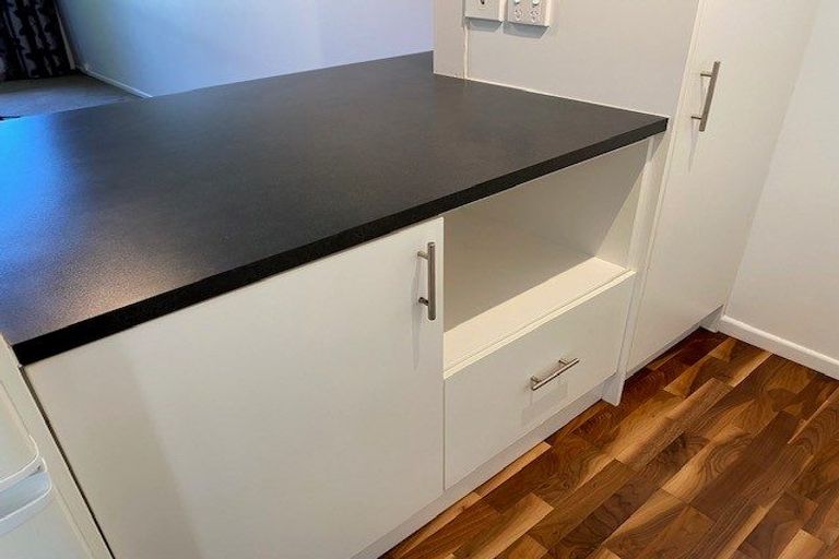 Photo of property in 2/49 Maungaraki Road, Korokoro, Lower Hutt, 5012