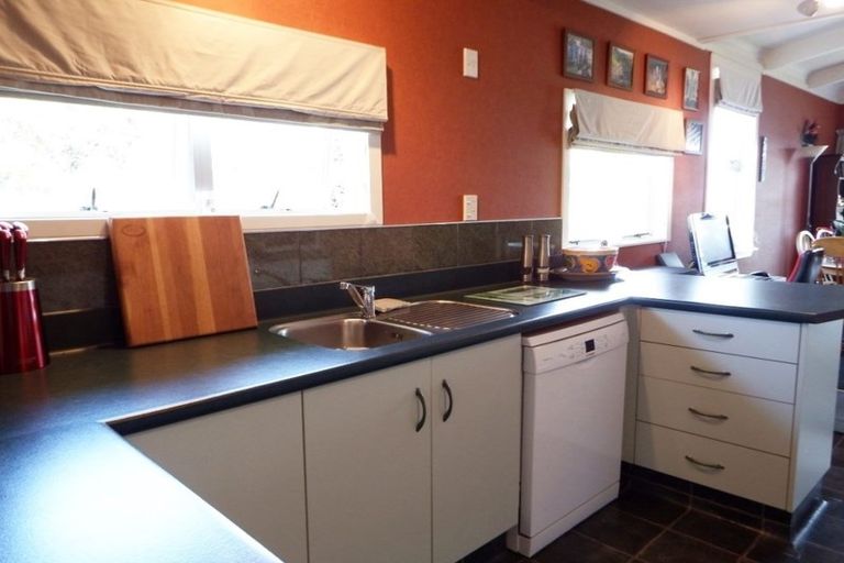 Photo of property in 1961 Parewanui Road, Parewanui, Bulls, 4894