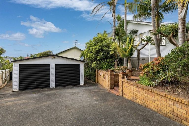 Photo of property in 14 Roick Parade, Glen Eden, Auckland, 0602