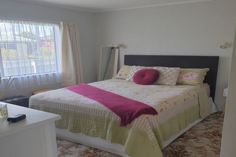 Photo of property in 29b Edgewater Parade, Waiuku, 2123