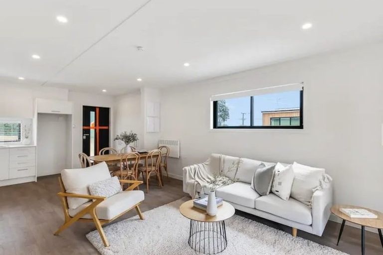 Photo of property in 2 Whakahui Lane, Mangere Bridge, Auckland, 2022