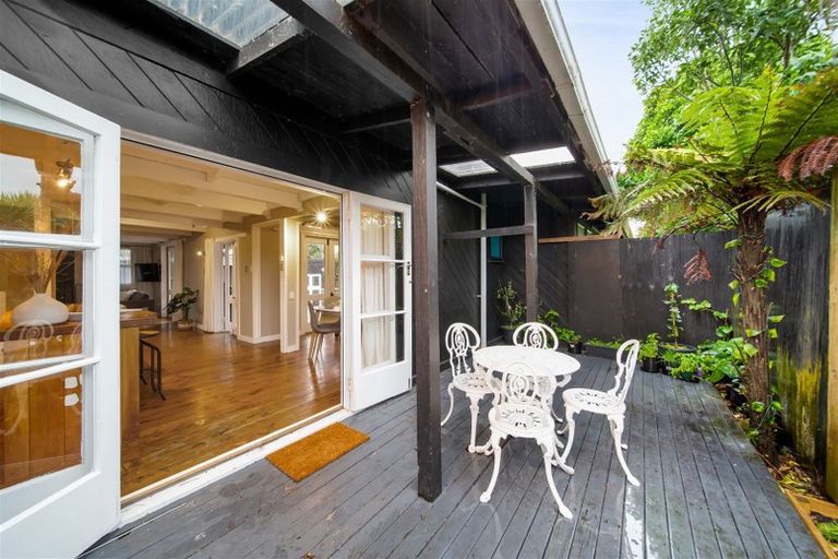 Photo of property in 18 Ohawe Terrace, Ohawe, Hawera, 4671