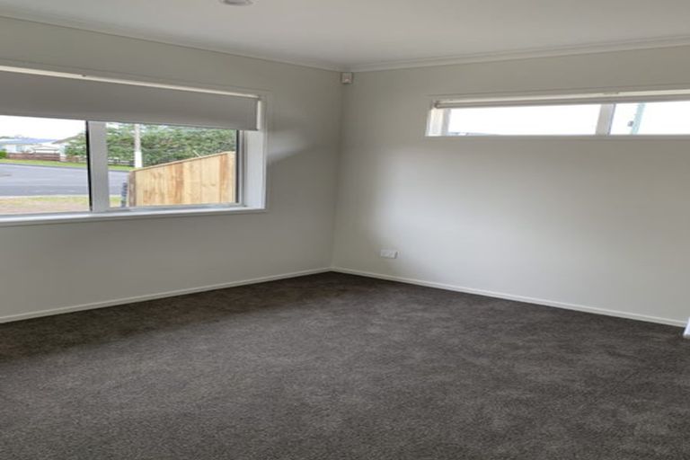 Photo of property in 24 Rewarewa Road, Te Atatu Peninsula, Auckland, 0610