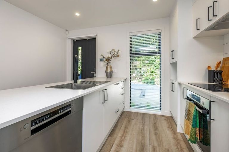 Photo of property in 1/63 Hillcrest Avenue, Hillcrest, Auckland, 0627