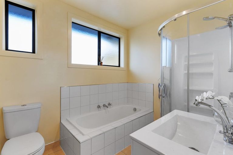 Photo of property in 17 Rosanna Place, Aranui, Christchurch, 8061