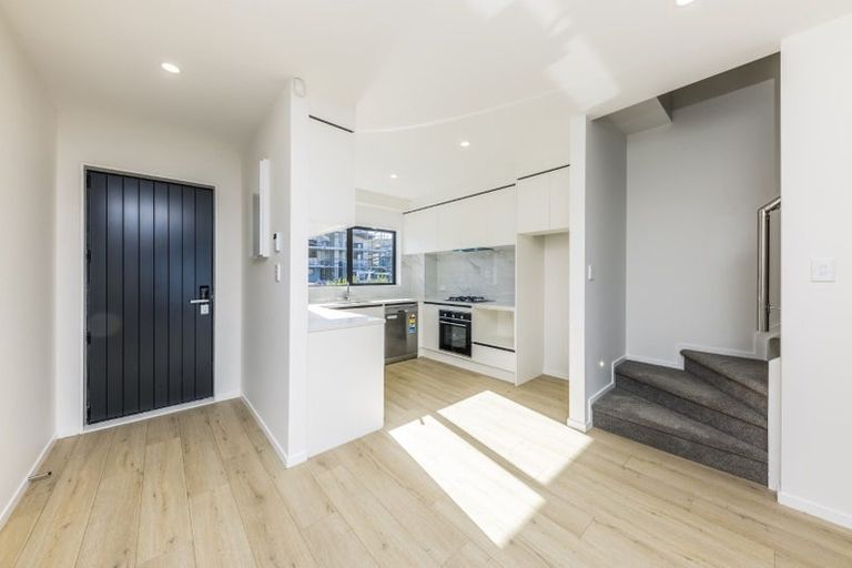 Photo of property in 23 Crestview Rise, Papakura, 2110