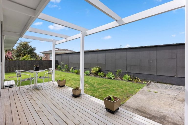 Photo of property in 2/26 Landscape Road, Papatoetoe, Auckland, 2025