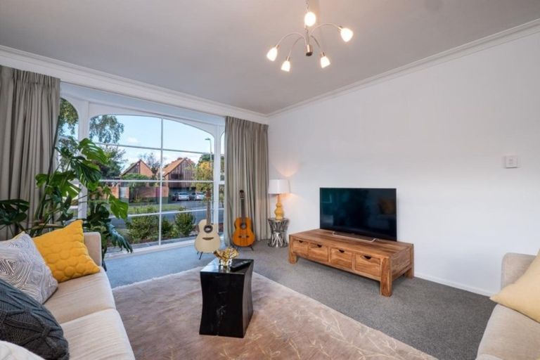 Photo of property in 22 Dunrobin Place, Avonhead, Christchurch, 8042