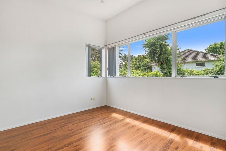 Photo of property in 1/18 Forrest Hill Road, Forrest Hill, Auckland, 0620