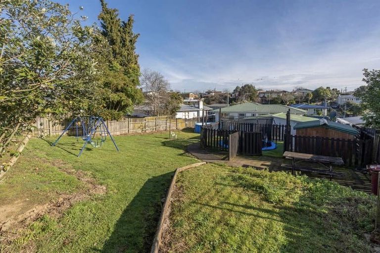 Photo of property in 19 Manapouri Place, Glenview, Hamilton, 3206