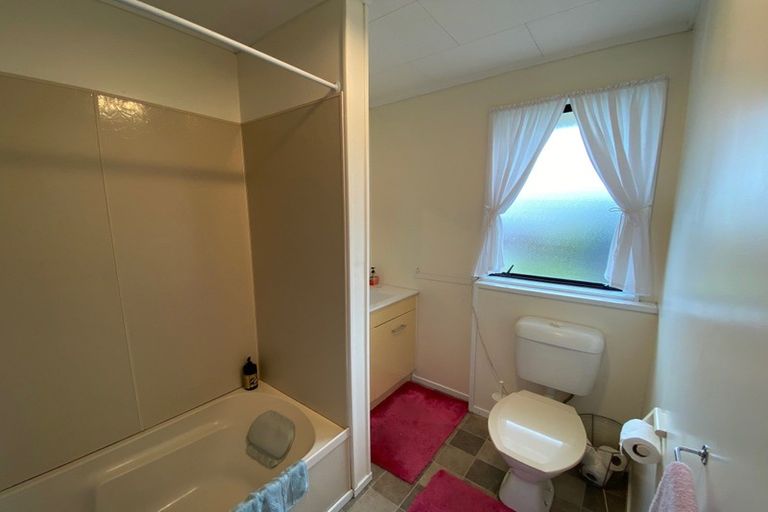 Photo of property in 124 Roberts Line, Kelvin Grove, Palmerston North, 4414