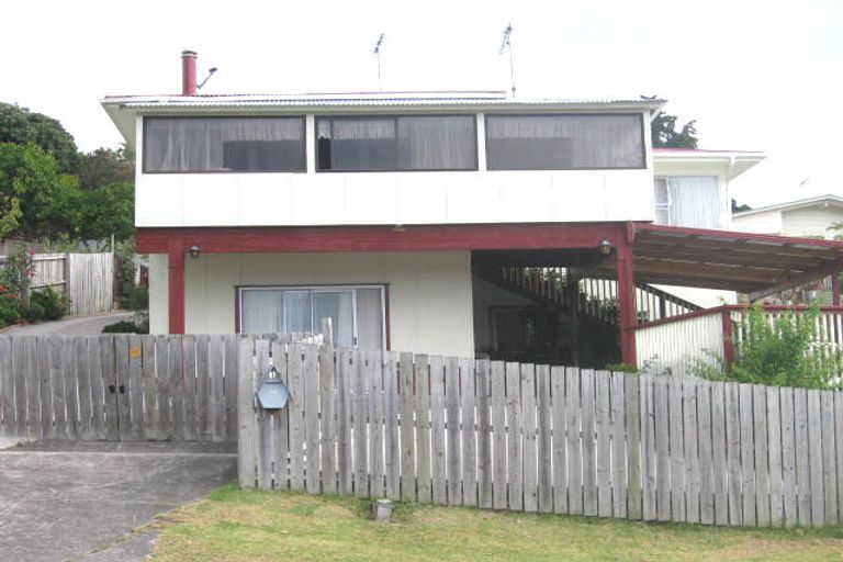 Photo of property in 14 Totaravale Drive, Totara Vale, Auckland, 0629