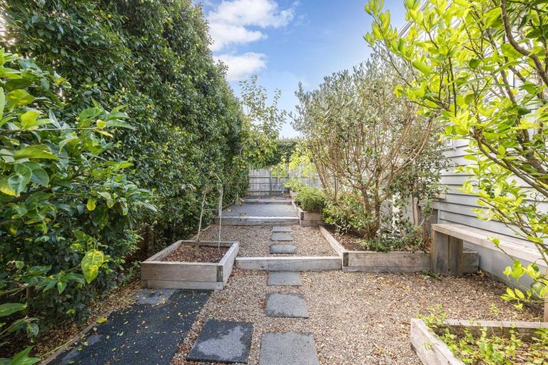 Photo of property in 5 Greyfort Road, Silverdale, 0932