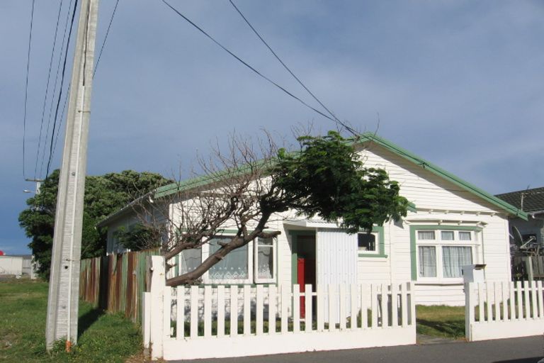 Photo of property in 244 Coutts Street, Rongotai, Wellington, 6022