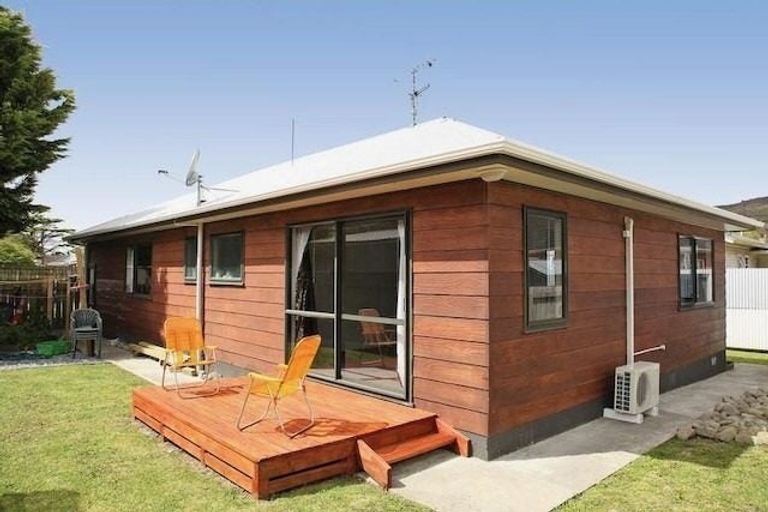 Photo of property in 1/37 Compton Crescent, Taita, Lower Hutt, 5011