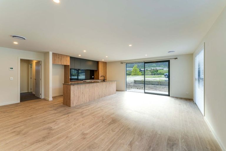 Photo of property in 33 Forage Road, Jacks Point, 9371