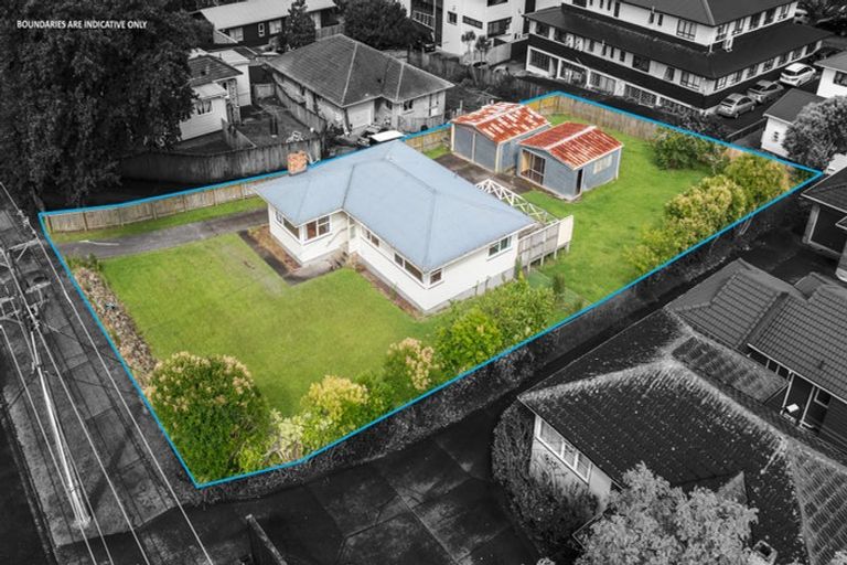 Photo of property in 7 Newington Road, Henderson, Auckland, 0612