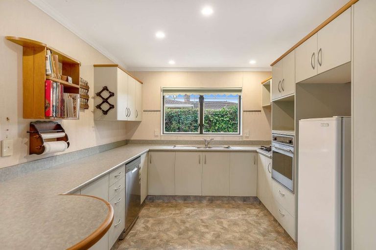 Photo of property in 11 Sutherland Crescent, Westbrook, Palmerston North, 4412