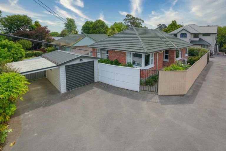 Photo of property in 93 Crofton Road, Harewood, Christchurch, 8051