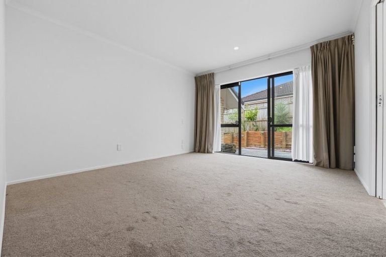 Photo of property in 2 Spring Valley Place, Oteha, Auckland, 0632
