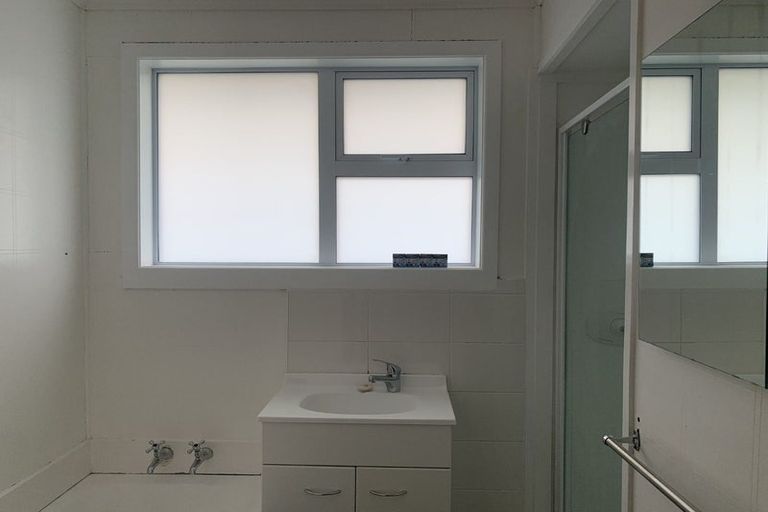 Photo of property in 1/204 Sturges Road, Henderson, Auckland, 0612