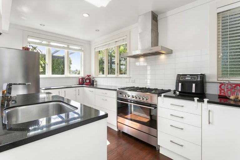 Photo of property in 110a Atkinson Road, Titirangi, Auckland, 0604