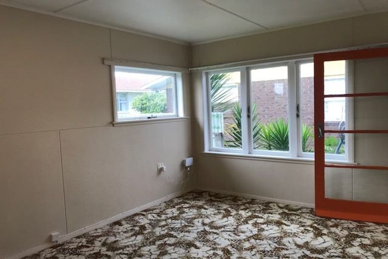 Photo of property in 77 Bartholomew Road, Levin, 5510