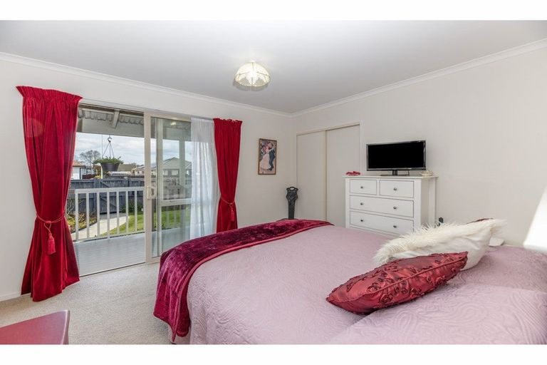 Photo of property in 45 Royal Park Drive, Parklands, Christchurch, 8083