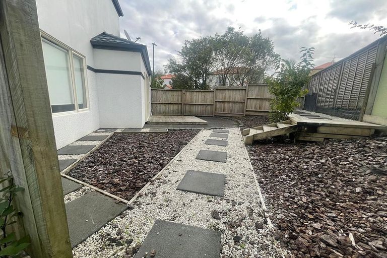 Photo of property in 3 Dainton Place, New Lynn, Auckland, 0600