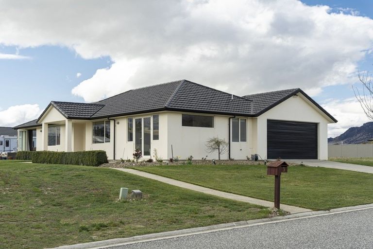 Photo of property in 3 De Bettencor Place, Mount Pisa, Cromwell, 9383