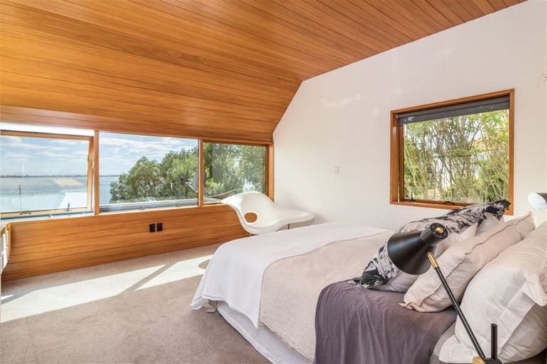 Photo of property in 102 Beachville Road, Redcliffs, Christchurch, 8081