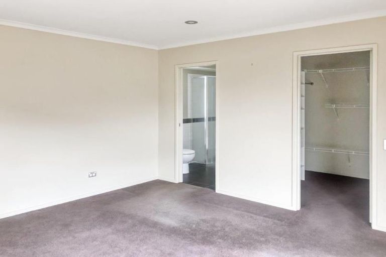 Photo of property in 2 Somerton Drive, Huntington, Hamilton, 3210