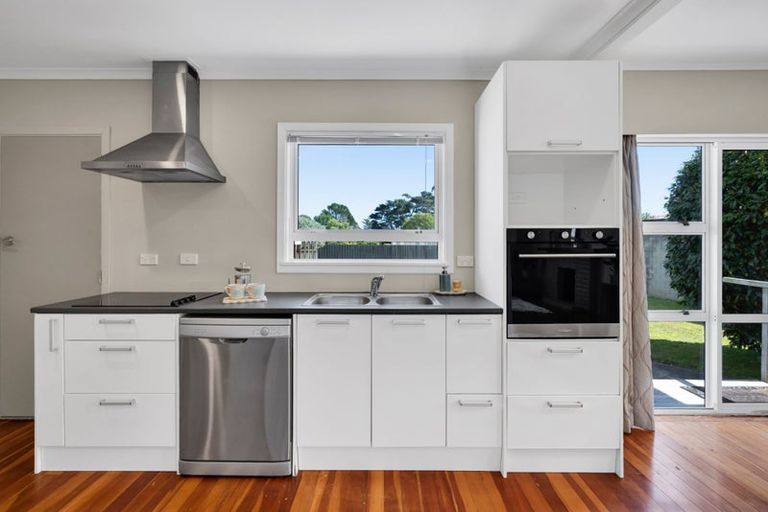 Photo of property in 382 South Road, Omata, New Plymouth, 4374