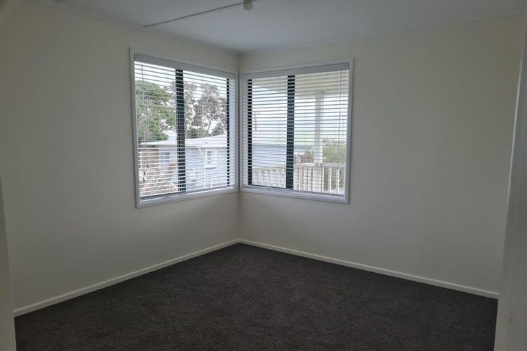Photo of property in 2/1341 Whangaparaoa Road, Army Bay, Whangaparaoa, 0930