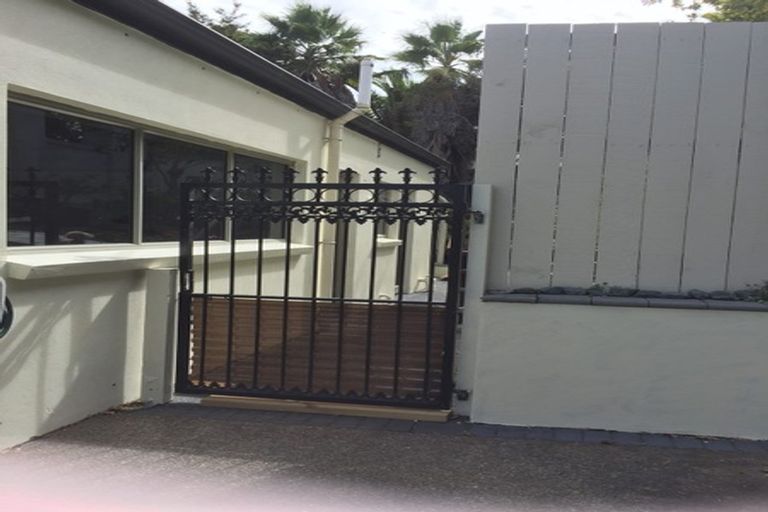 Photo of property in 19 Oakford Park Crescent, Greenhithe, Auckland, 0632