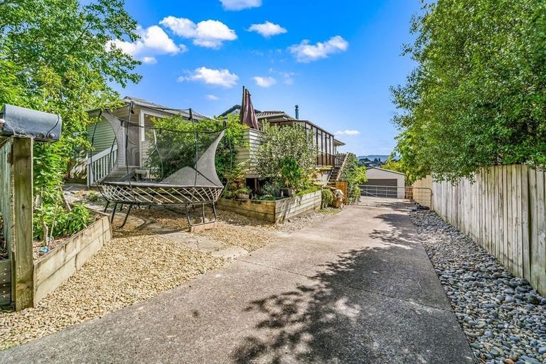 Photo of property in 5 Seabar Place, Glen Eden, Auckland, 0602