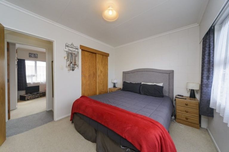 Photo of property in 1 Cohen Place, Milson, Palmerston North, 4414