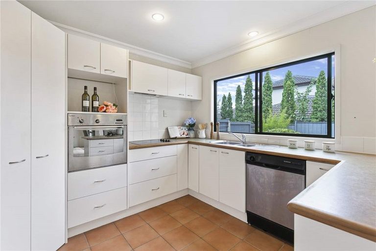 Photo of property in 16 Kilsyth Way, East Tamaki Heights, Auckland, 2016